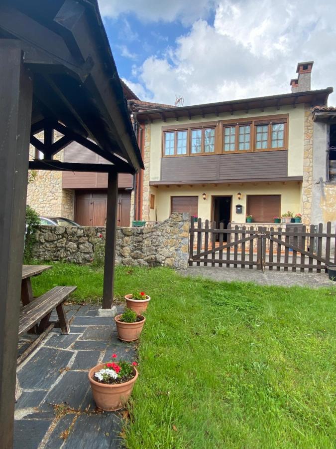 Casa Luisa Biedes, Pilona Infiesto Exterior foto