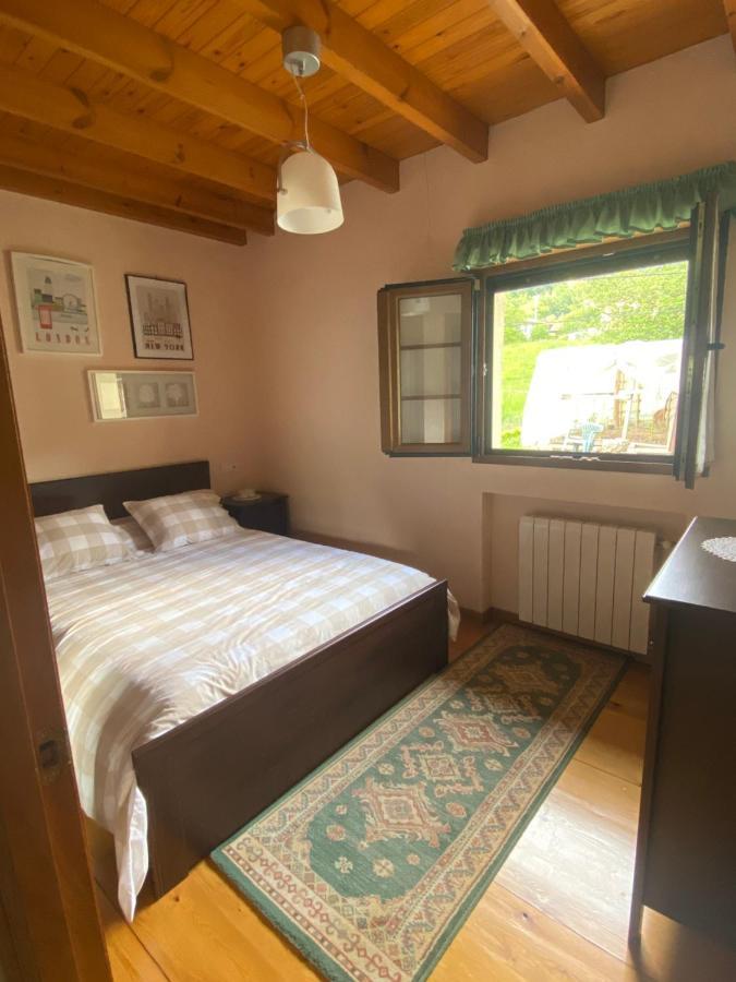 Casa Luisa Biedes, Pilona Infiesto Exterior foto