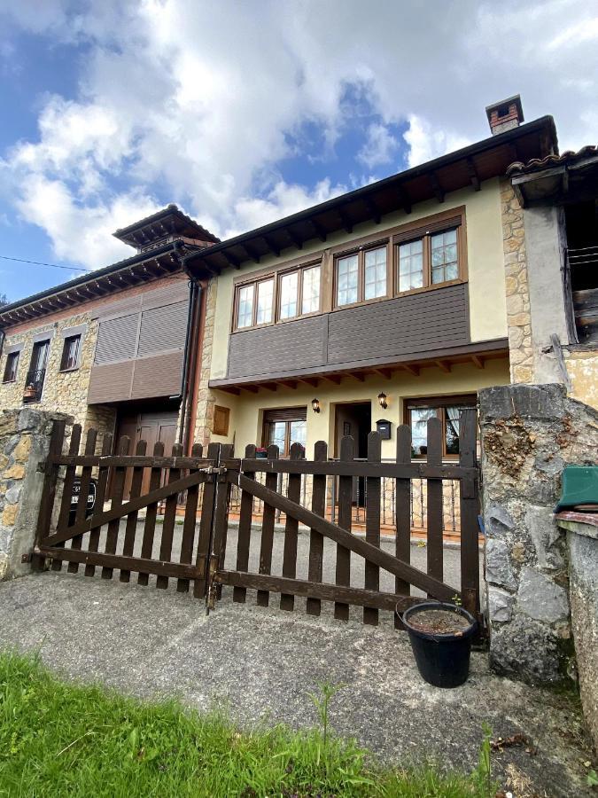 Casa Luisa Biedes, Pilona Infiesto Exterior foto