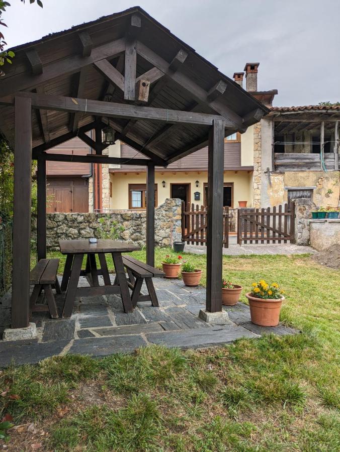 Casa Luisa Biedes, Pilona Infiesto Exterior foto