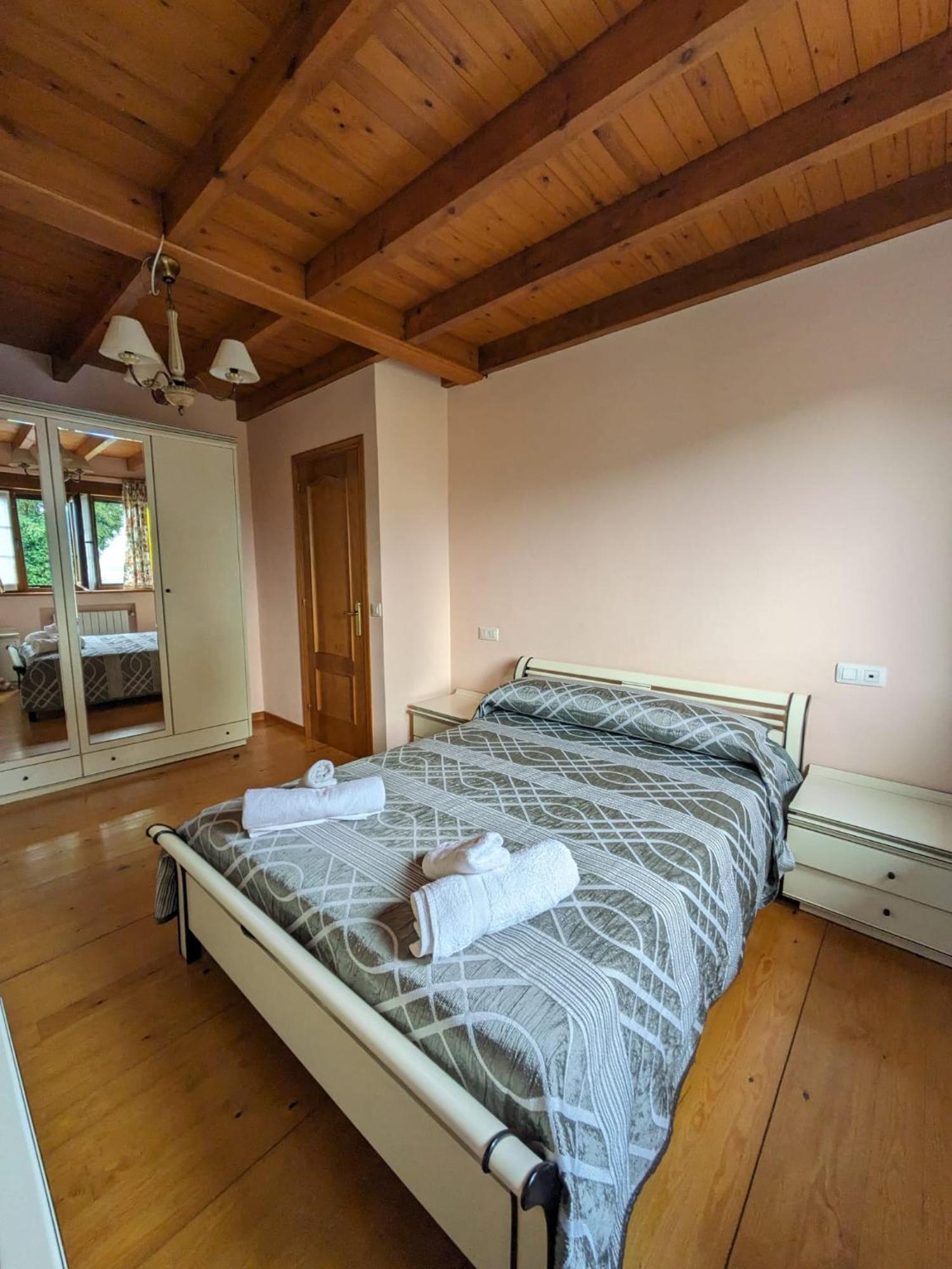 Casa Luisa Biedes, Pilona Infiesto Exterior foto