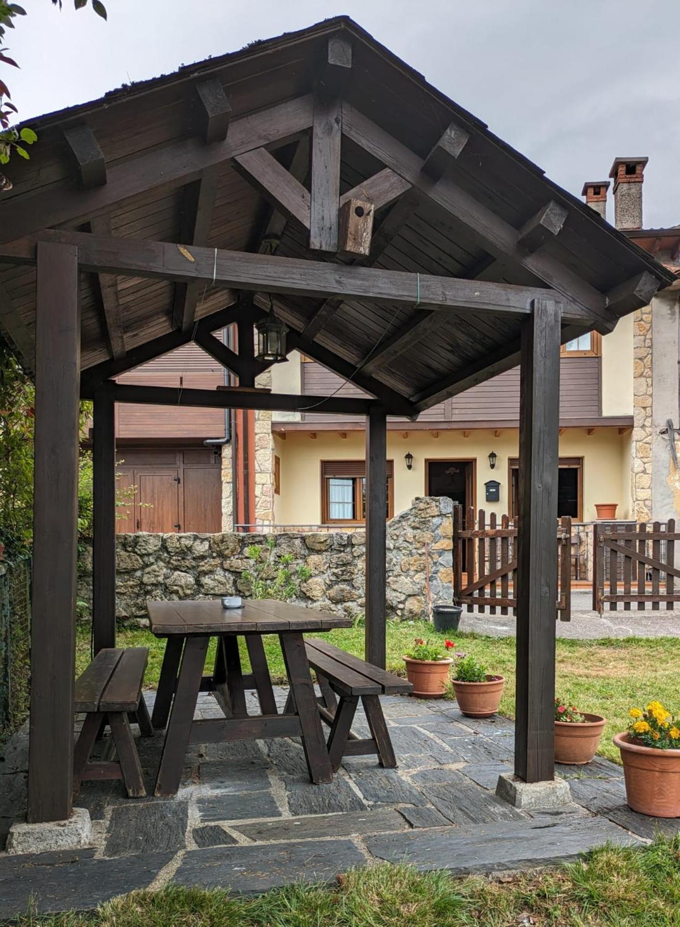 Casa Luisa Biedes, Pilona Infiesto Exterior foto